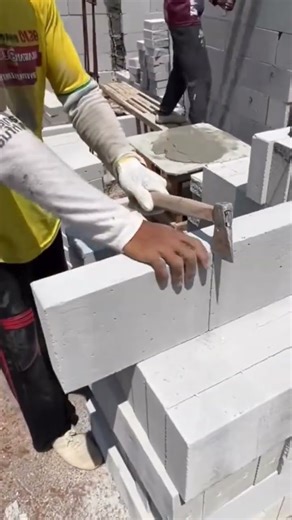 Unbelievable Axe Precision! Cutting AAC Blocks Like Butter!