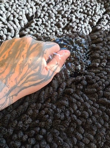 Your floors take a beating every single day… snow, salt, rain, muddy paws, wet boots. This is the easiest way to stop it at the door. @Muddy Mat traps the mess, absorbs the moisture, and keeps your floors looking clean without the constant mopping. If you actually care about protecting your floors, this is it! #MuddyMat