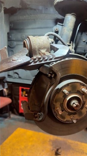 Caliper piston back - tricks and tips #shorts