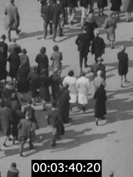 Vintage London - London Underground, 1930s #london #ThrowbackLondon #VintageVideo #BritishCulture #BackInTheDay #LondonHistory #retrolondon #NostalgiaTrip #TikTokUK #FYP #OldLondon #vintagelondon #londonunderground #londontube #london1930 #1930s