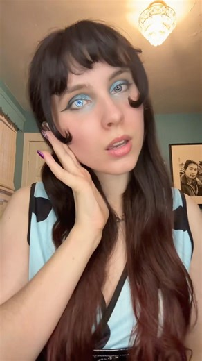 Matching my prosthetic to my makeup is my fav accessory 💙