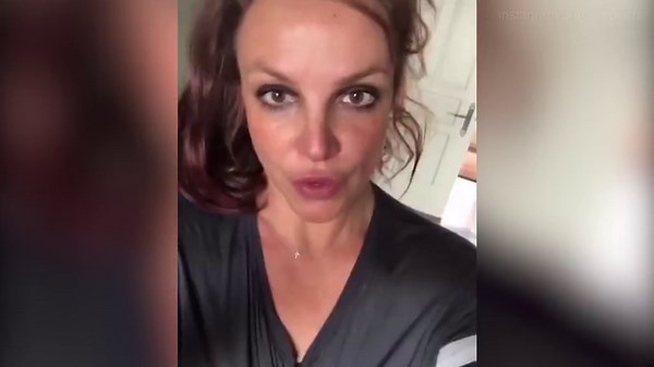 Britney Spears works on her six pack while wearing eyeliner