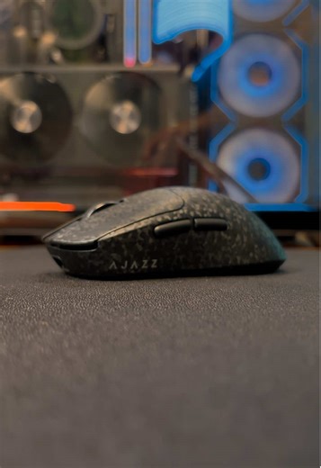 Se liga nesse mouse brabo da AJAZZ ! Modelo AJ199 que vai te entregar não só custo benéfico mais uma gameplay braba ! 🔥👌🏻 🎯 Conexão wireless 2.4GHz super estável ⚡️DPI 32.000 polling rate de até 1000hz 🔋 Bateria com até 40 horas de autonomia 🔌 Carregamento via USB-C, podendo usar enquanto carrega 🖐️ Design ergonômico para pegadas claw, palm ou fingertip @AJAZZ #mouse #mouseajazz #tiktokshop #tech #setup