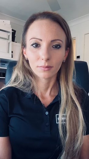 ENERGY 101 — WHY YOU FEEL TIRED IN TRAINING ⚡️ Most of the time you’re not “unfit”… you’re under-fuelled. Fatigue, flat sessions, shaky strength these usually come down to low glucose, poor hydration, and not enough quality intake through the day. Your muscles and brain run on carbohydrates electrolytes. If you come into a session without enough fuel: • Everything feels heavier • You fatigue quicker • You lose power fast Hydration matters too — even 2% dehydration can drop strength by 10–15%. If