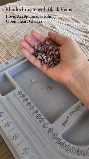 Let me show you how I made this necklace — step by step. Rhodochrosite, the stone of the heart. It carries the gentle energy of unconditional love and healing. Paired with natural baroque pearls — imperfect, unique, and luminous like memories. No filters, no fancy tools. Just hands, stones, and a little quiet joy. #HandmadeJewelry #BaroquePearl #Rhodochrosite #JewelryWithMeaning #moonlakestudio