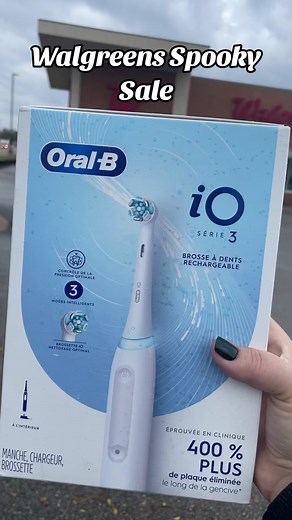 #Ad @Walgreens triple stacking offer with this Spooky Sale 👻 Spend $15, get $5 rewards valid 10/30-11/1. P&G rebate available at https://www.pggoodeveryday.com/rebates/ #savingswithpeggy #walgreens #walgreensdeal #walgreenscouponing #oralbdeals #spookysavings