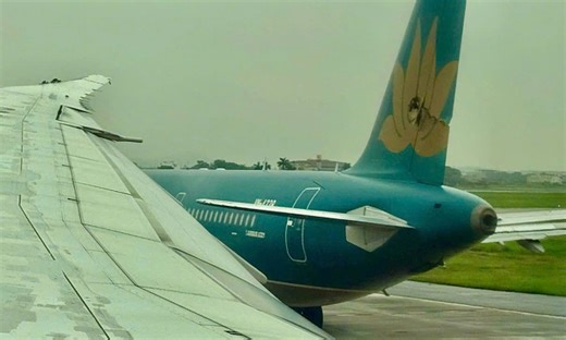 Vietnam Airlines suspends pilots after planes collide at Hanoi airport - VnExpress International