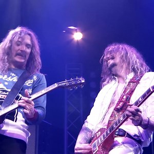 Yes it's true! Our 'Streaming Of A White Christmas' live album is finally here and available to buy and stream & download in all possible formats. This album was recorded live at London's Indigo O2 Arena on December 18th and much fun was had! In Justin's words at the time: “Expect hits, old and new. Beards, flayed by the snow engines of entertainment. Fairy lights, plugged in and mostly working. A few brave and/or immune rockers will have the good fortune to join us in the stadium of dreams for 