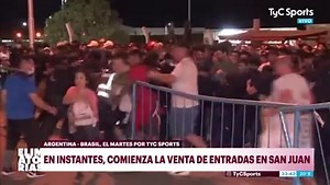 9.8K views · 39 reactions | ¡Y LARGÓ NOMÁS!  Arrancó la venta de entradas para ver a la Scaloneta, un día antes de lo previsto, LO-CU-RA para ver a Messi y al Campeón de América. | Radio Fuego Argentina 94.7 | Facebook