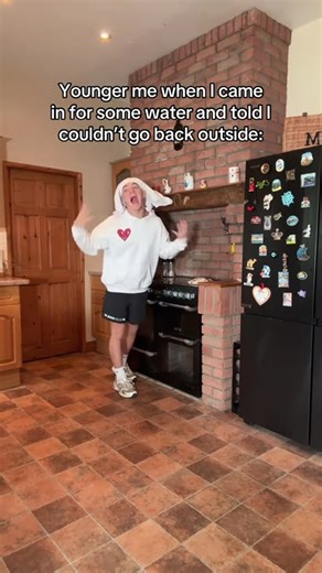 ME AS A KID WHEN I WENT INSIDE FOR A DRINK #relatable #comedy #shorts