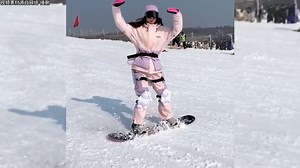 滑雪失误搞笑名场面，滑雪能有多好玩，就能有多社死