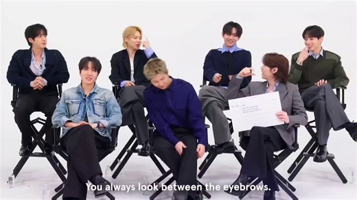 sabrá mi pobre jungkook que ha cavado su propia tumba diciendo esto porq si empiezo a sacar clips de él mirándole los morros a jimin con cara tonto no acabo hasta 2045