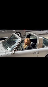 Jennifer Aniston drove a classic Porsche on set, and what she said at the end? 🤷🏼‍♂️🤷🏼‍♂️or I couldn't really catch it maybe you can! (🎥) Elder Ordonez #JenniferAniston #beautiful #beauty #reelsfacebook #fashion #newyork #trendingnow #pretty | Elder Ordonez