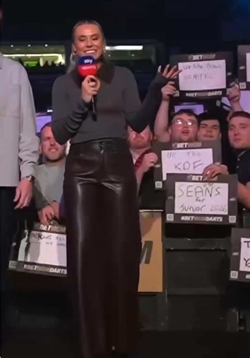 Emma Paton wearing leather trousers #emmapaton #leathe #leathertrousers #leatherpants #leatherfashion