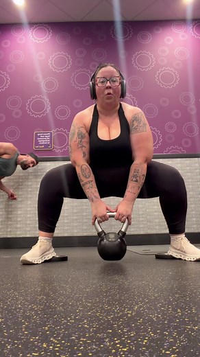 Cute Leg Workout: Goblet Squats, RDLs & More