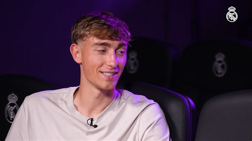 686K views · 56K reactions | 懶 DEAN HUIJSEN ✖️ RM PLAY SESSIONS 懶  Dean Huijsen's first interview as a Real Madrid player! ️ ¡La primera entrevista de Dean Huijsen como jugador del Real Madrid! #WelcomeHuijsen | Real Madrid C.F. | Facebook