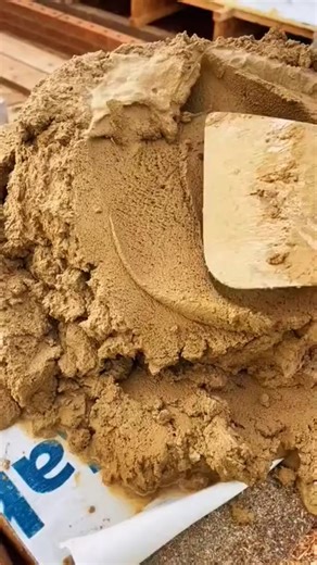 167K views · 642 reactions | This is another great one. The way that block is laid and the excess mortar is scraped with such a clean sweep is pure perfection. It's the little details in the masonry that make for a solid, beautiful build. 隣 Precision and perfection—the blocklayer's special. #Blockwork #Bricklaying #ASMR #SatisfyingConstruction #BuildingSkills #CleanWork | Jack Contruction | Facebook