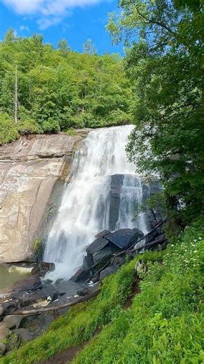 WOW! A short 3.5 mile round trip hike takes you to the beautiful Rainbow Falls in Sapphire, NC