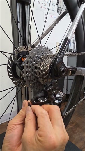 When the Di2 rear derailleur charge cover comes off