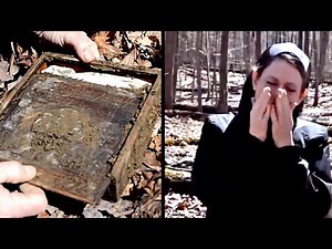 Als ihr Freund die vergrabene Kiste öffnet, verschlägt es der Frau die Sprache