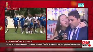 Rus taraftar, TRT yorumcusunu canlı yayında öptü | CNN TÜRK