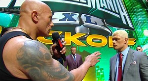 WWE: The Rock recibe enorme abucheo y cachetea a Cody Rhodes