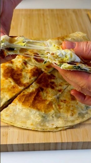 2-Minute Cheesy Egg Tortilla