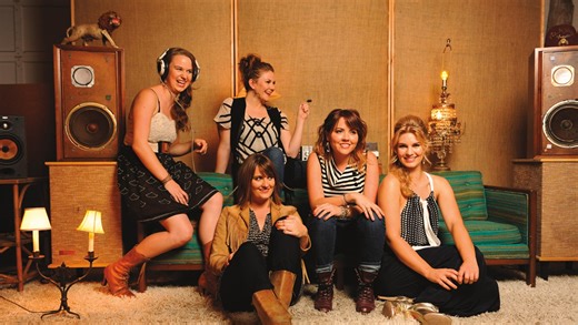 Vermont Expat Celia Woodsmith Returns with Grammy-Nominated Bluegrass Band Della Mae | Seven Days