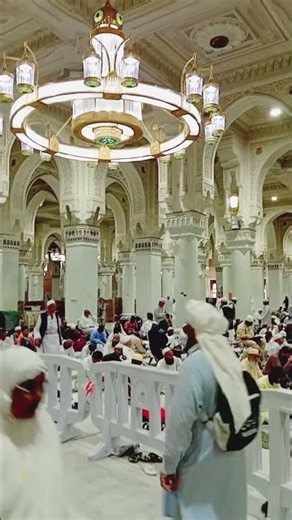 This Beautiful Scene Inside Masjid al-Haram Will Touch Your Heart