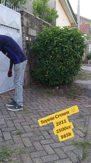 Explore the 2011 Toyota Crown Features and Specs