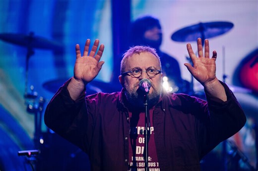 Volmer: vahetan kostüümi ja haige põlvega vanast peerust saab rokistaar Hardi