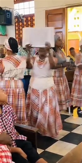 🟡 Día del garifuna desde Livingston, Izabal. El Día del Garífuna en Guatemala se celebra el 26 de noviembre, en conmemoración de la llegada del pueblo garífuna a las costas de Livingston, Izabal, en 1801. La celebración incluye el ritual del Yurumein, que dramatiza su llegada a Guatemala, y actividades que honran su rico patrimonio cultural. | Stella Maris T.V.