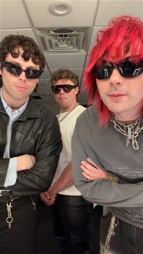 5SOS Come on Barbie let's go party