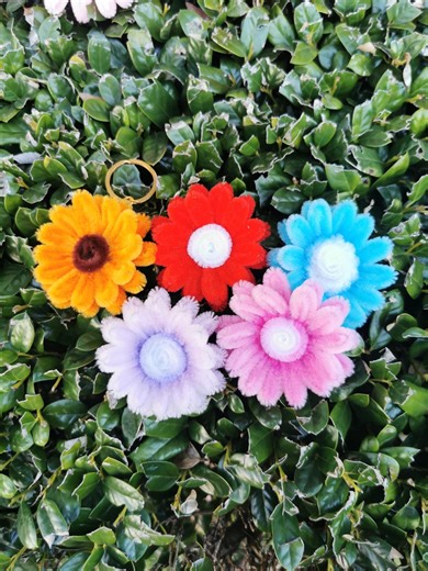 Sunflower Daisy Gerbera Keychain, Handmade Pipe Cleaner Flower, Purse Charm, Custom Color Bag Charm, Cute Fuzzy Wire Floral Gift for Her, - Etsy