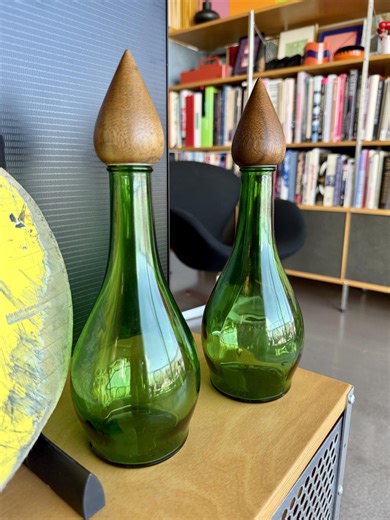 60s Duraglas Green Glass Decanter Set Turned Walnut Top Cap - Etsy