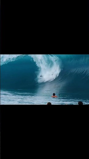 MASSIVE WIPEOUT AT TEAHUPO'O 👀