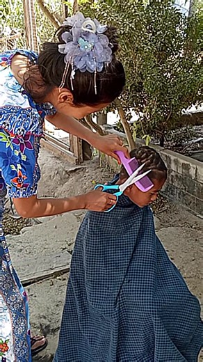 ဆံပင်ကိုယ်ကလူတွေဘဲဖြစ်နေတာ