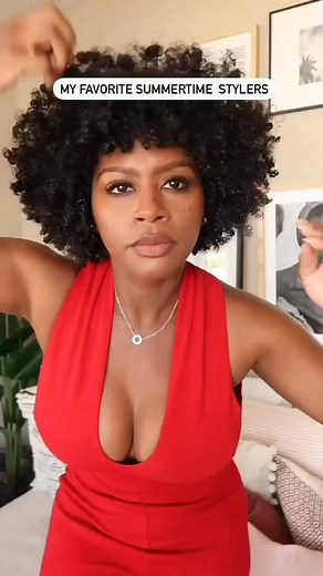 Our #designessentials Almond & Avocado 陋 Curl enhancing mousse is one...