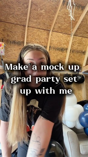 Graduation party balloon set up with me 🎓🎈