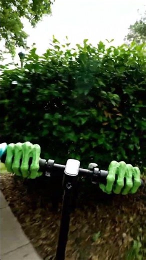 Alien Tries Electric Scooter - EPIC FAIL!