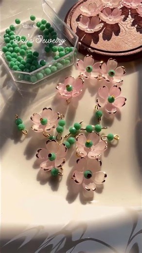 #short flower necklace #shorts #shortvideo #shortsfeed #diy #funeral #beloved #trending #necklace