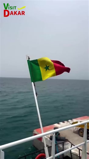 Dakar, une destination incontournable pour les voyageurs en quête d'authenticité. Entre l'île de Gorée, chargée d'histoire, et les quartiers animés du centre-ville, il y en a pour tous les goûts. #visit #dakar #senegalaise_tik_tok #travel #africa