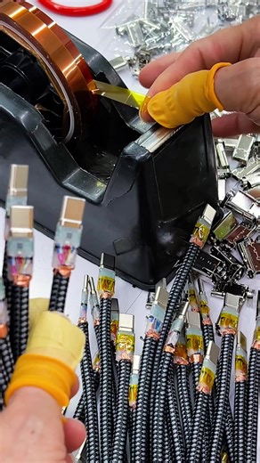 Source factory. Focusing on high-quality data cables, directly supplying the source and supporting cooperation with overseas buyers. #OEM Data Cable# - 3-way Type-C Data Cable #Apple Data Cable# Powerful Factory# Braided Data Cable