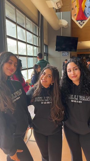 Spirit Week Day 2: Twin Day!! #sullivanheightssecondary #sullistars #sullivanheights #studentcouncil #fyp #twinsoftiktok #foryoupage