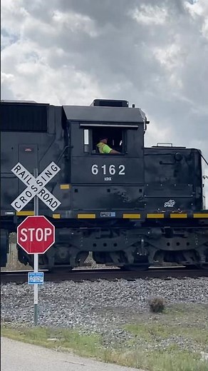 Pacing N&W Heritage Locomotive, 1st Revenue Run! Cincinnati Eastern Railroad, Ohio, JawTooth shorts