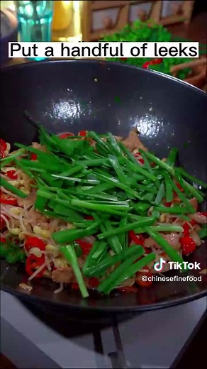 Delicious Stir-Fried Bean Sprouts with Leeks Recipe