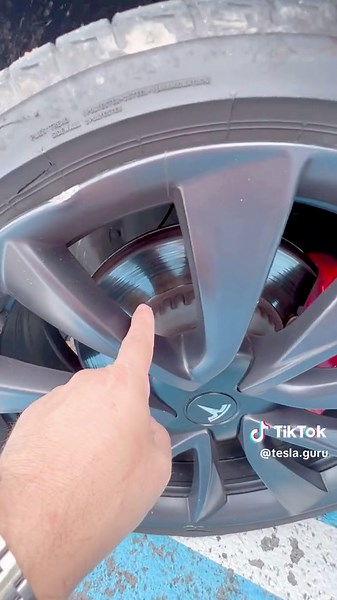 was macht man während der Ladezeit ##tesla #ladeSäule #laden #eauto #felgen #bremsen