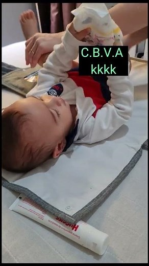 Trocar fralda rápido e sem gastar muito lenço C.B.V.A. TROCAR A FRALDA COM PAPEL HIGIÊNICO # shorts