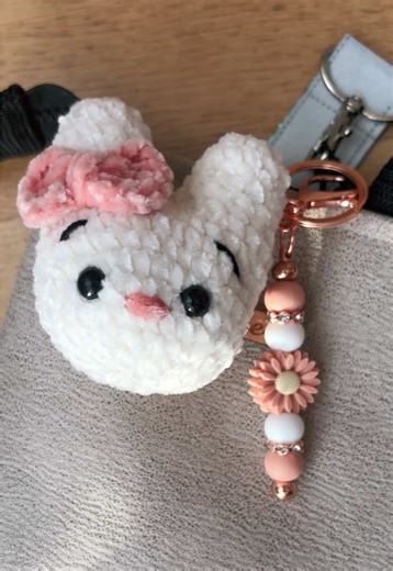 Keychain bunnyyyyy 🐰🥰🧶 I just made the cutest little amigurumi bunny keychain and I honestly can’t stop looking at it 🤍 It’s small, adorable, and perfect for your keys, bag, backpack, or even as a tiny handmade gift. If you love mini amigurumi, cute crochet animals, easy crochet projects, and fun keychain patterns, this one is for you ✨ Such a satisfying and quick make, but still full of personality. And yes… you’ll be able to make your own 👀 The pattern is coming soon on my TikTok, so make