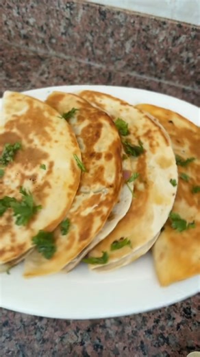 Did you know you can make a lot of recipes with a tortilla?”##masterchef##ramlareena @𝐑𝐚𝐦𝐥𝐚👩🏻‍🍳🔥 @𝐑𝐚𝐦𝐥𝐚👩🏻‍🍳🔥 @𝐑𝐚𝐦𝐥𝐚👩🏻‍🍳🔥